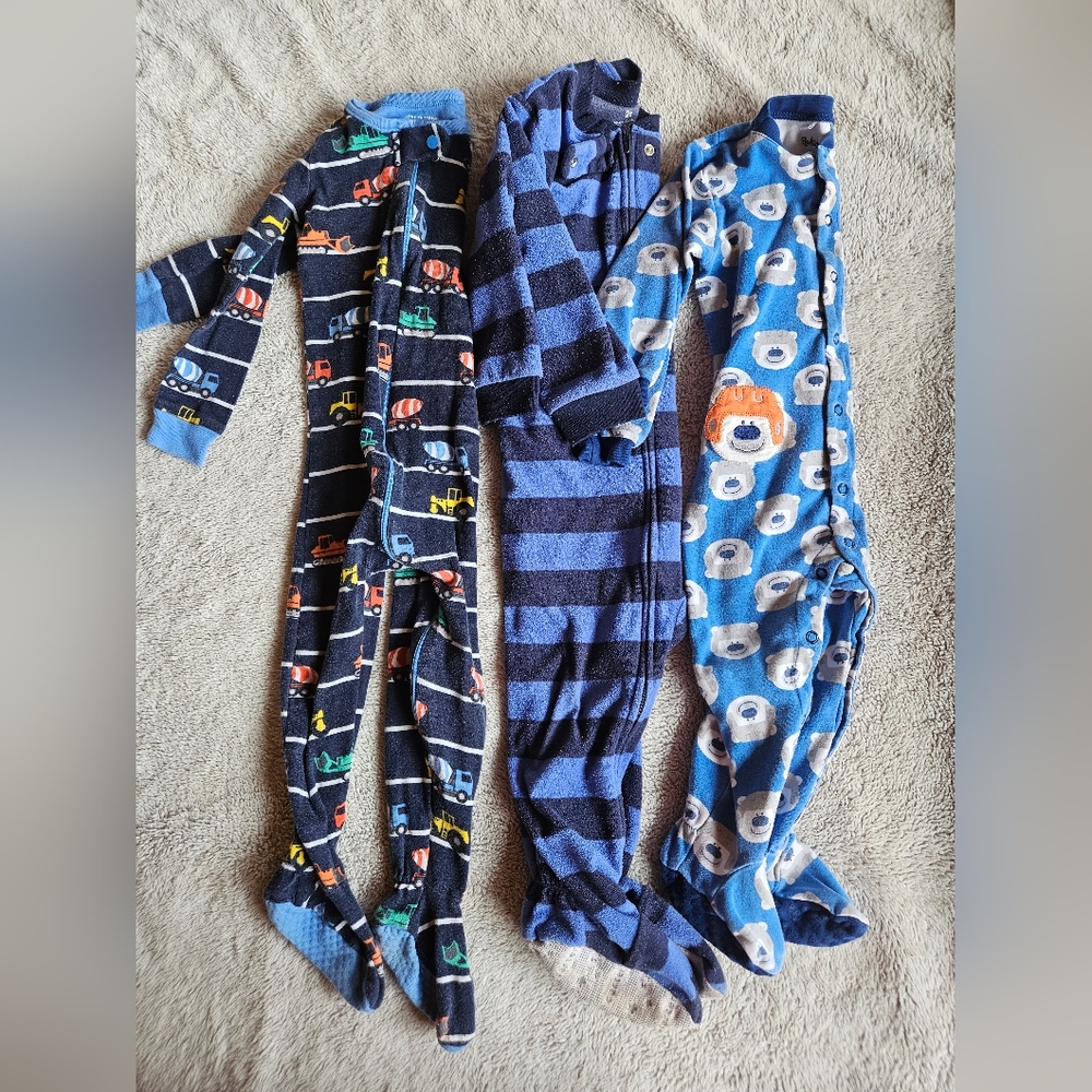 2T set of 3 footie pjs